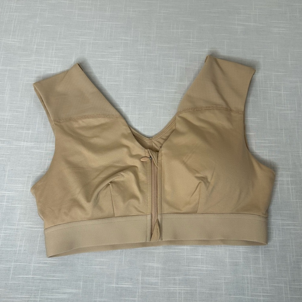 Tommie Cooper Size Large Zip Front Zip Support Bra with Cooper Energy. NWOT